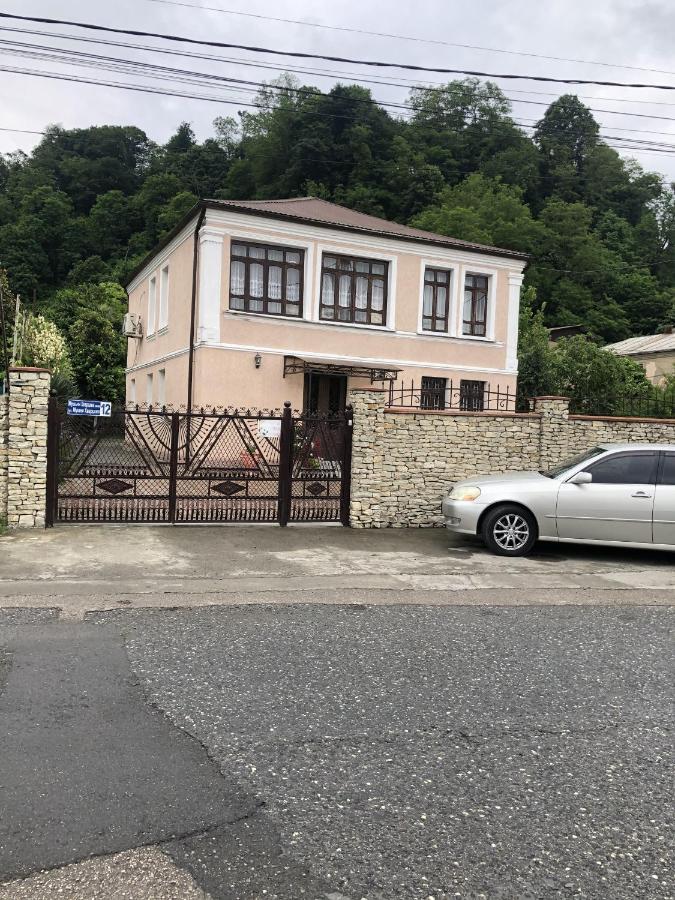 Отель Гостевой дом Апсуа-Дом Сухум Экстерьер фото
